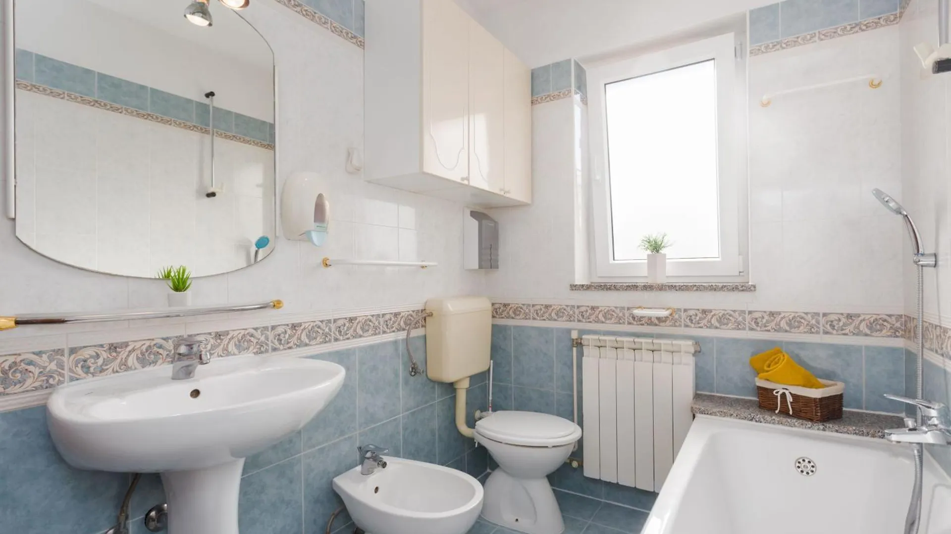 Apartement Radovan 3 Mit Meerblick In Strandnaehe Porec Apartment
