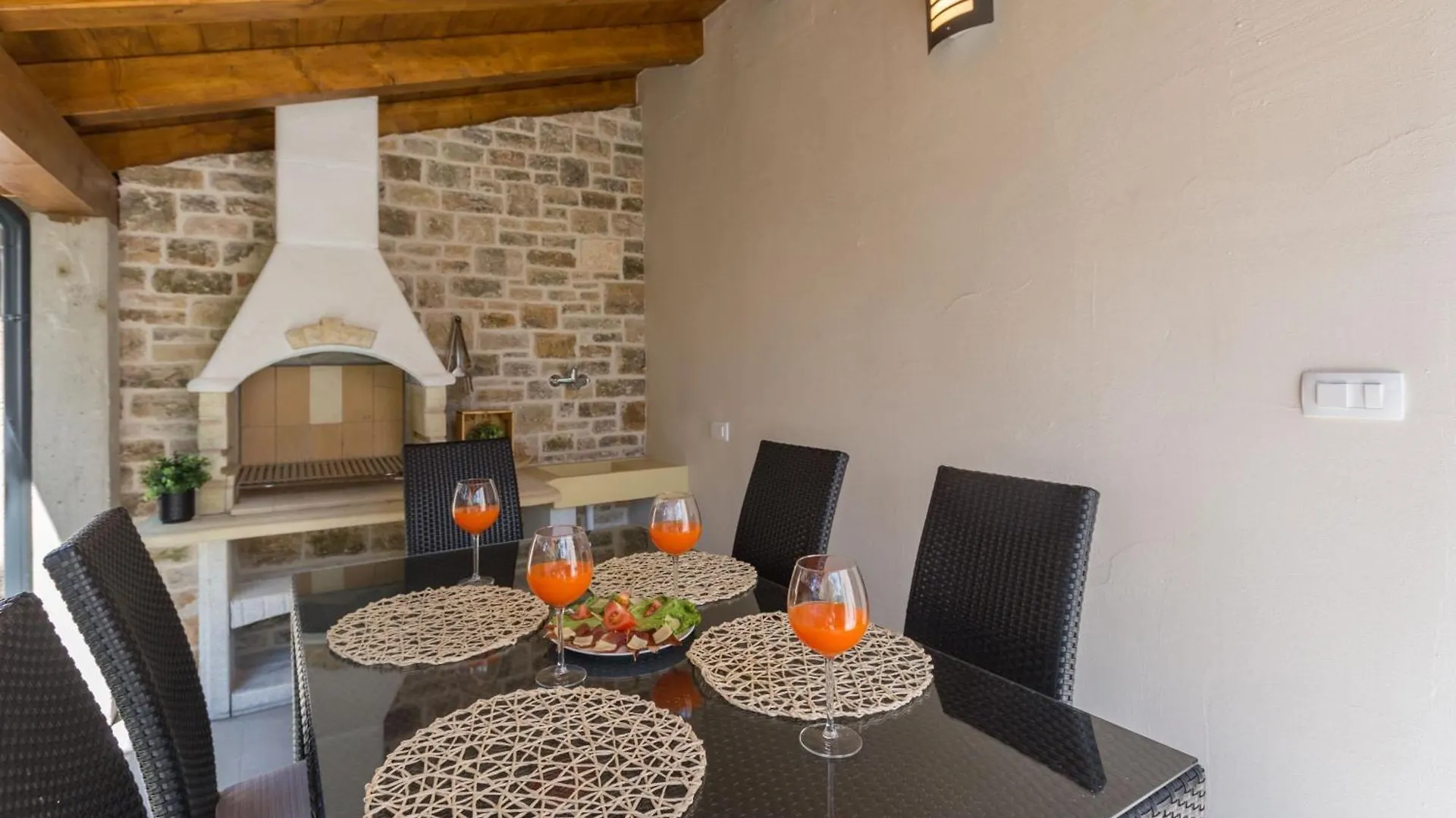 Apartement Radovan 3 Mit Meerblick In Strandnaehe Porec 0*,  Croatia