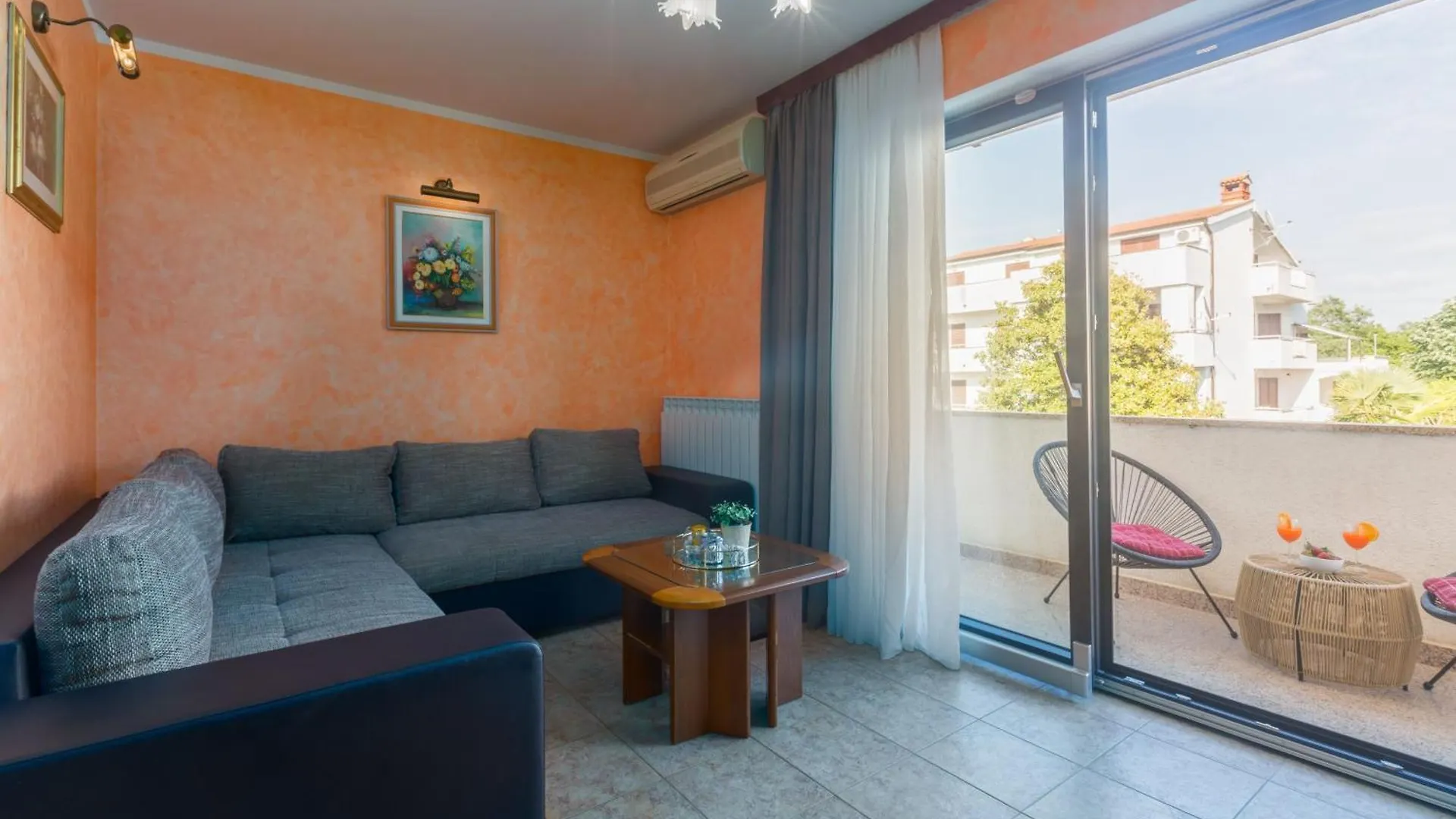 Apartment Apartement Radovan 3 Mit Meerblick In Strandnaehe Porec
